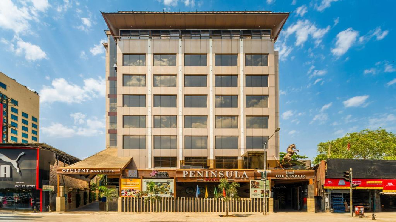 The Stables - Peninsula Redpine