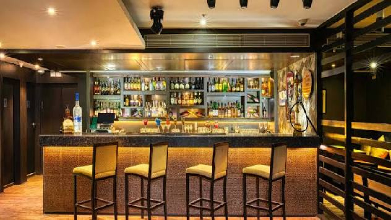 Social Kitchen - Holiday Inn | Holiday Inn Kolkata Airport, Chinar Park, Kolkata