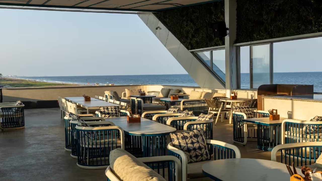 Mirabilis Lounge - Bar & Kitchen | Akkarai